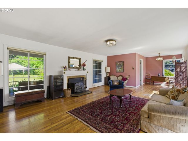 9009 Sw 36TH Ave, Portland, OR 97219