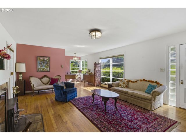 9009 Sw 36TH Ave, Portland, OR 97219
