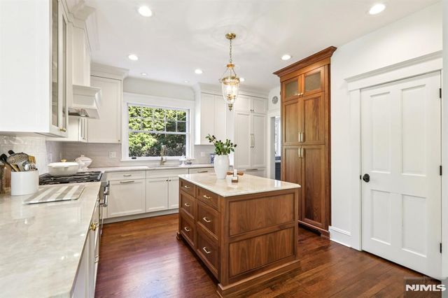 80 Crest Road, Ridgewood, NJ 07450