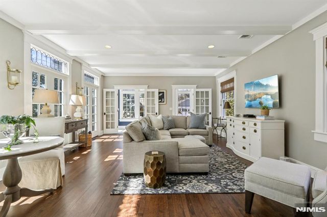 80 Crest Road, Ridgewood, NJ 07450