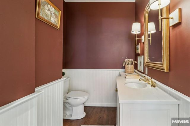 80 Crest Road, Ridgewood, NJ 07450