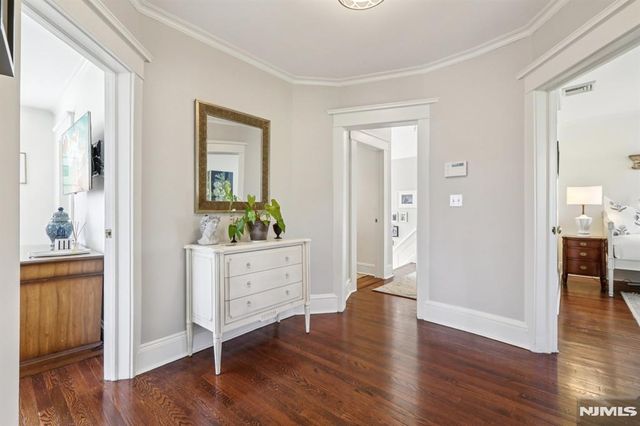 80 Crest Road, Ridgewood, NJ 07450