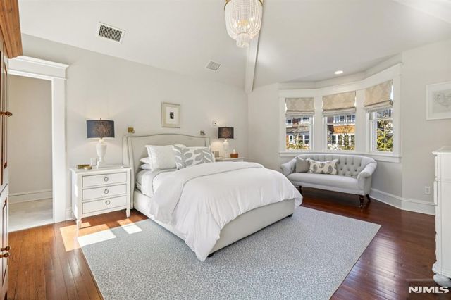 80 Crest Road, Ridgewood, NJ 07450