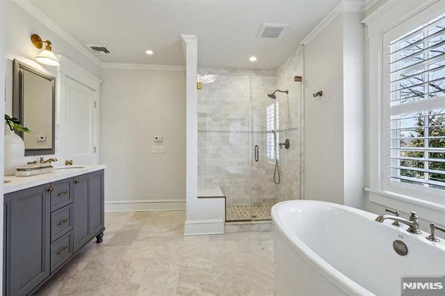 80 Crest Road, Ridgewood, NJ 07450