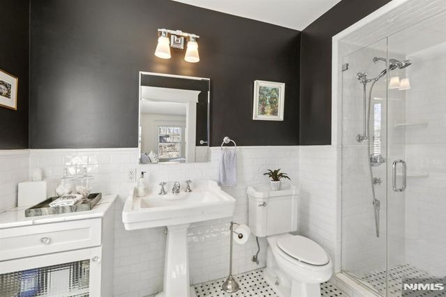 80 Crest Road, Ridgewood, NJ 07450