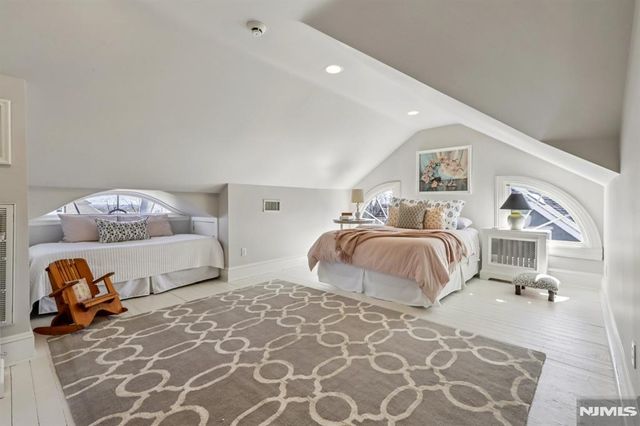 80 Crest Road, Ridgewood, NJ 07450