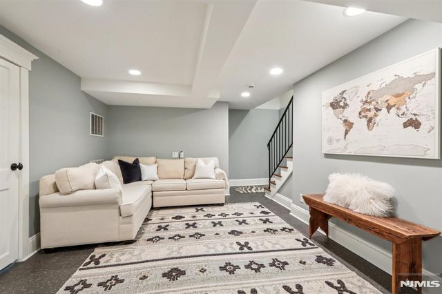 80 Crest Road, Ridgewood, NJ 07450