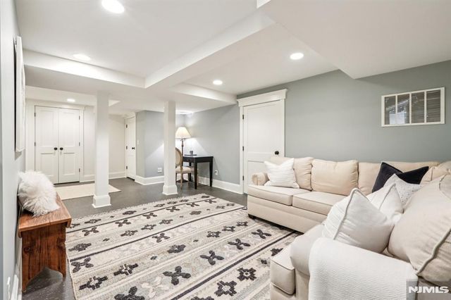 80 Crest Road, Ridgewood, NJ 07450