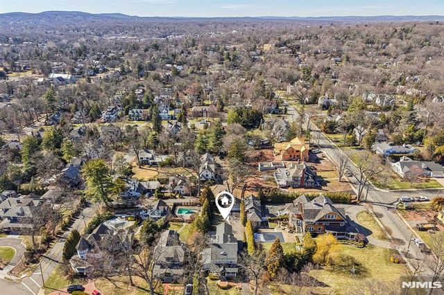 80 Crest Road, Ridgewood, NJ 07450