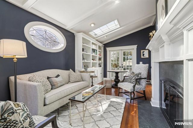 80 Crest Road, Ridgewood, NJ 07450