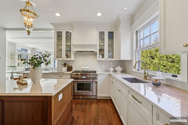 80 Crest Road, Ridgewood, NJ 07450