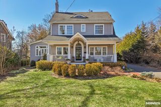 80 Crest Road, Ridgewood, NJ 07450