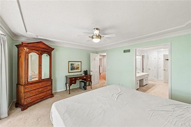 5710 N Spruce Avenue, Kansas City, MO 64119