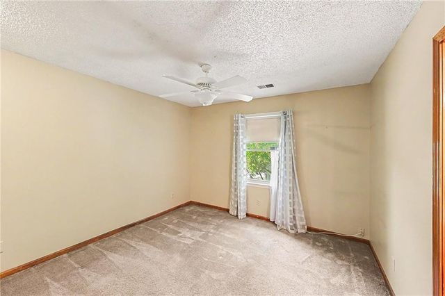 5710 N Spruce Avenue, Kansas City, MO 64119