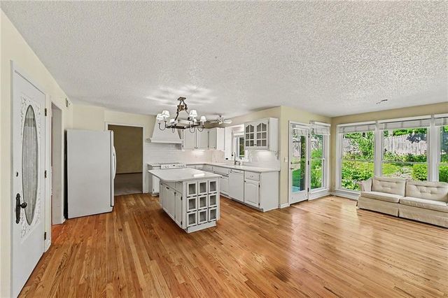 5710 N Spruce Avenue, Kansas City, MO 64119