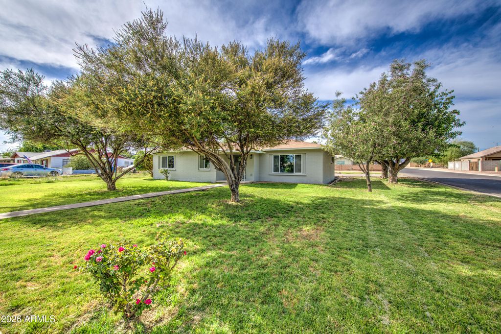 512 E NARRAMORE Avenue, Buckeye, AZ 85326 — photo 2