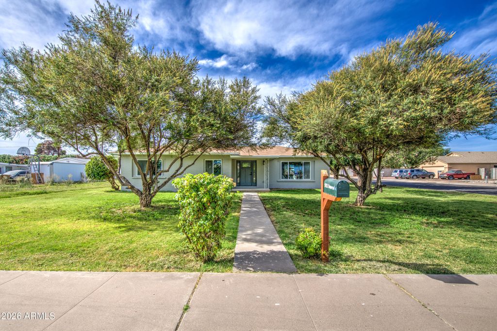 512 E NARRAMORE Avenue, Buckeye, AZ 85326 — photo 4