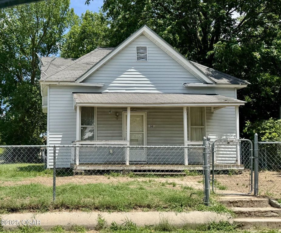 1301 S Pennsylvania Avenue, Joplin, MO 64801