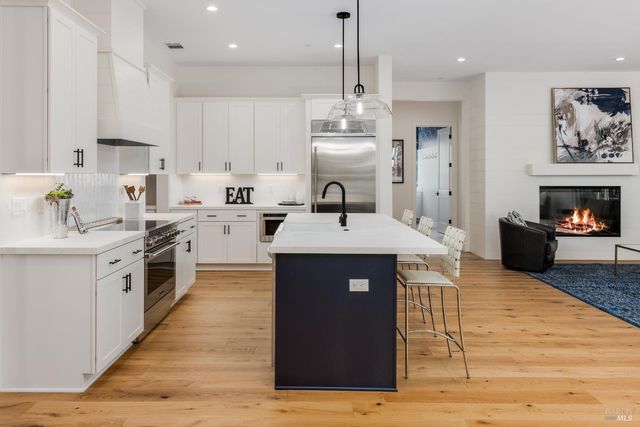 1902 Carlile Pl, Santa Rosa, CA 95403