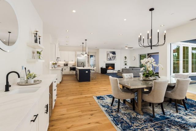 1902 Carlile Pl, Santa Rosa, CA 95403