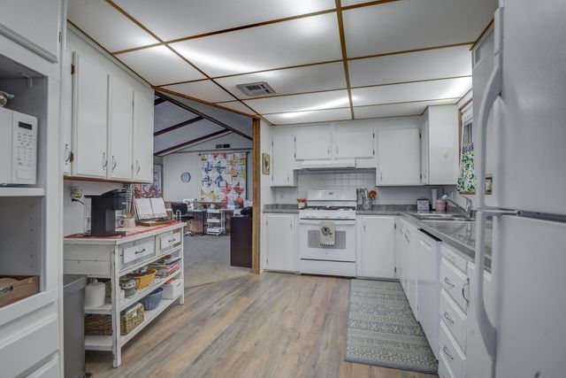 4555 Underwood Drive, Redding, CA 96003