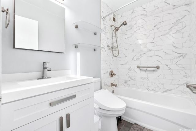 1128 Ala Napunani Street 309, Honolulu, HI 96818