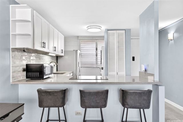 1128 Ala Napunani Street 309, Honolulu, HI 96818