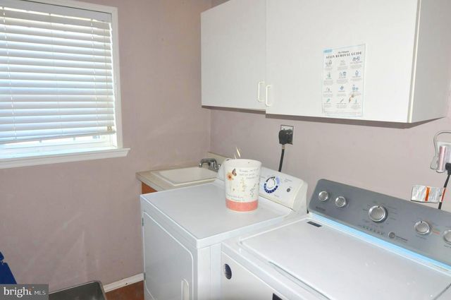 42 DOGWOOD LN, Mays Landing, NJ 08330