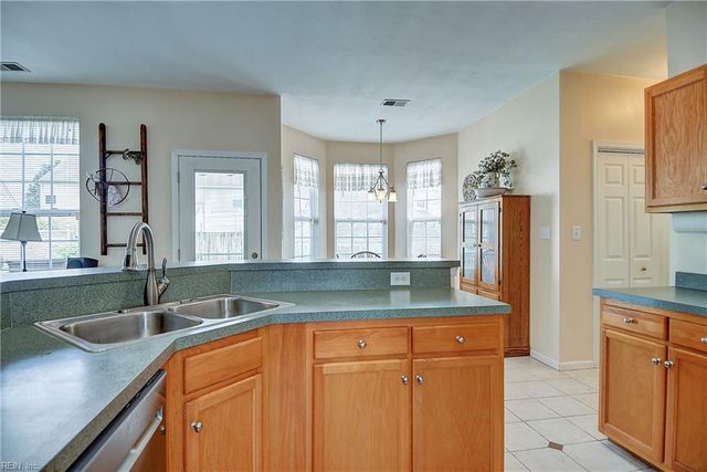 105 Highfield Rd, Suffolk, VA 23434