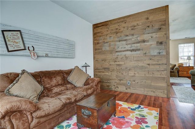 105 Highfield Rd, Suffolk, VA 23434