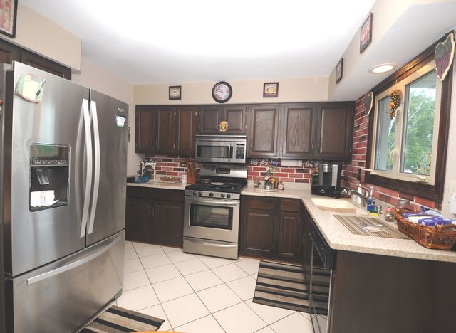 613 Garys Drive, Antioch, IL 60002