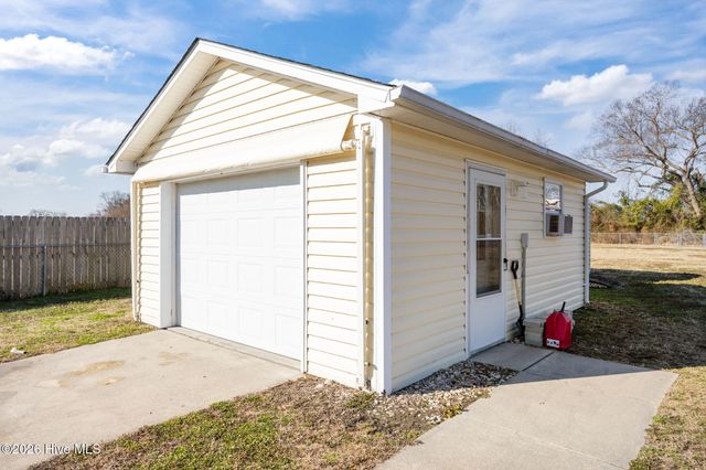 104 Eva Koonce Lane, Richlands, NC 28574