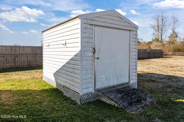 104 Eva Koonce Lane, Richlands, NC 28574