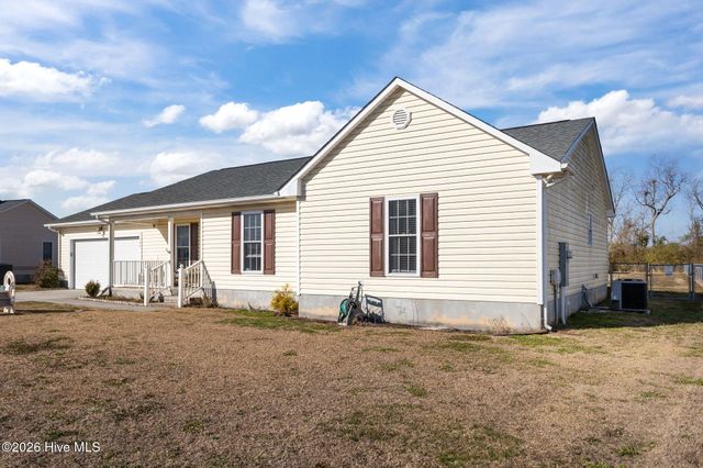 104 Eva Koonce Lane, Richlands, NC 28574