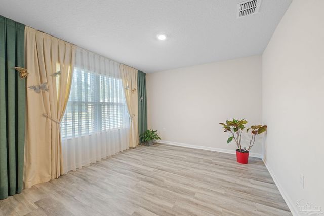 9816 Betula Rd, Pensacola, FL 32526