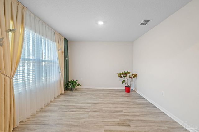 9816 Betula Rd, Pensacola, FL 32526
