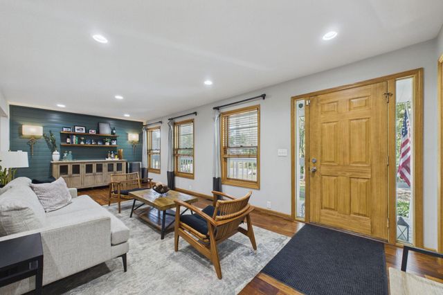 30 B Street, Saint Paul, MN 55106