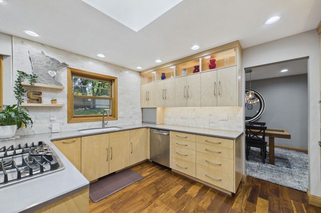 30 B Street, Saint Paul, MN 55106