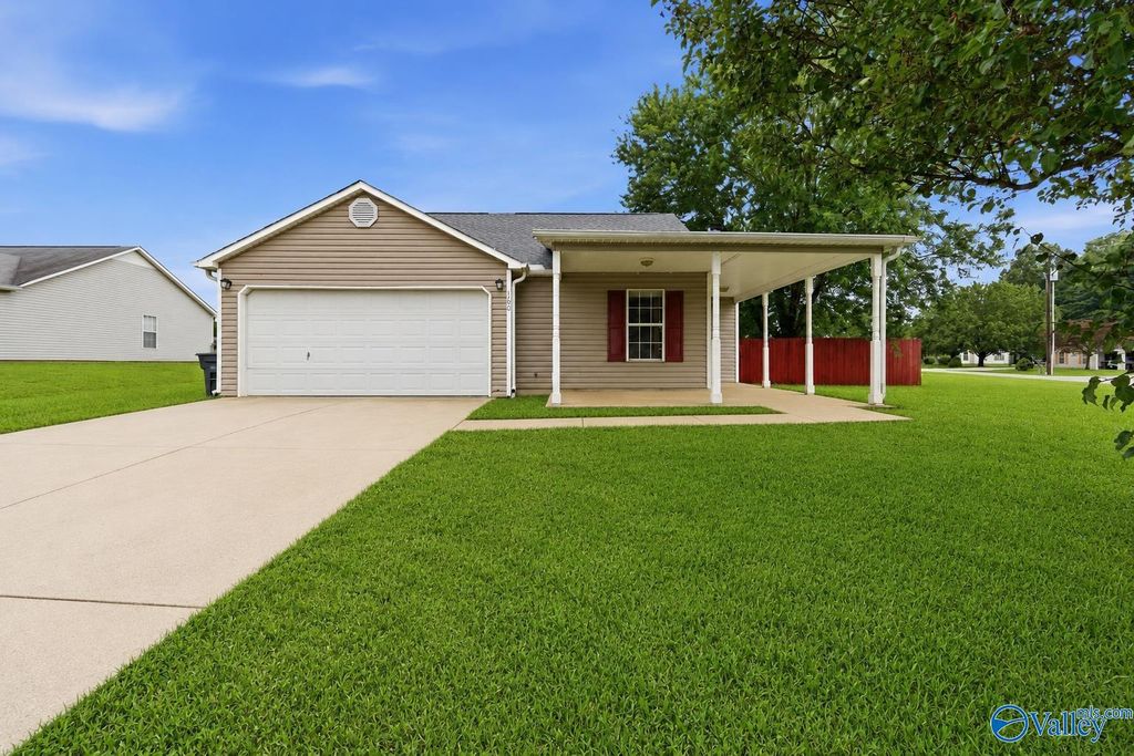 100 Green Lea Lane, New Market, AL 35761