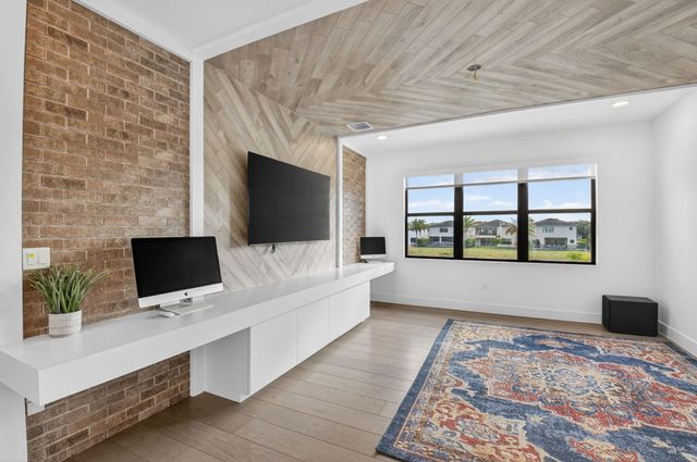 17302 Rainstream Road, Boca Raton, FL 33496