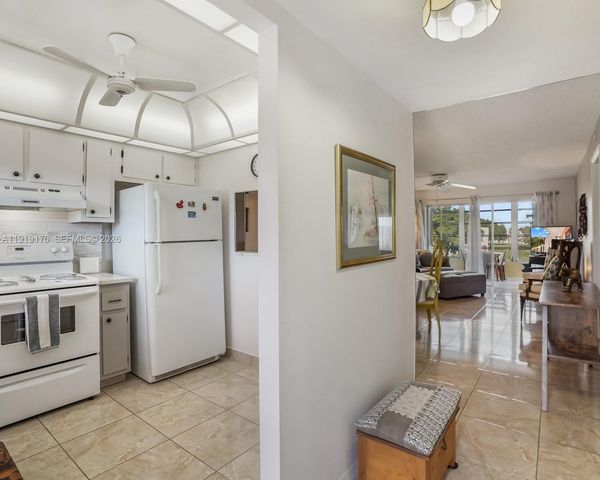 9401 Sunrise Lakes Boulevard 302, Sunrise, FL 33322