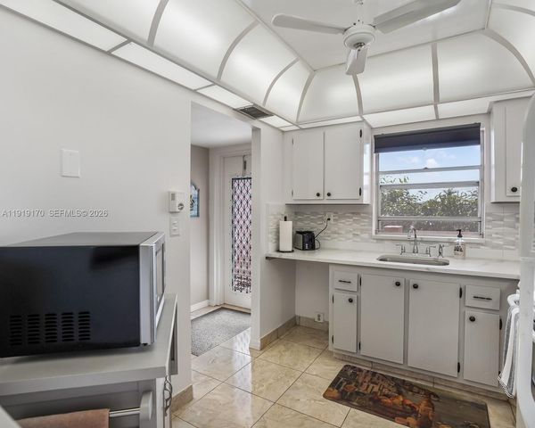 9401 Sunrise Lakes Boulevard 302, Sunrise, FL 33322