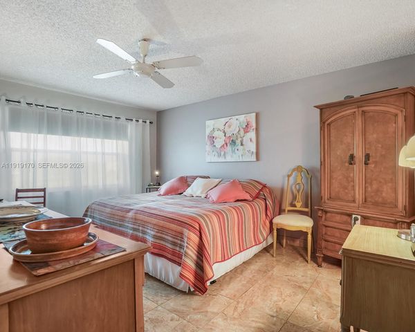 9401 Sunrise Lakes Boulevard 302, Sunrise, FL 33322