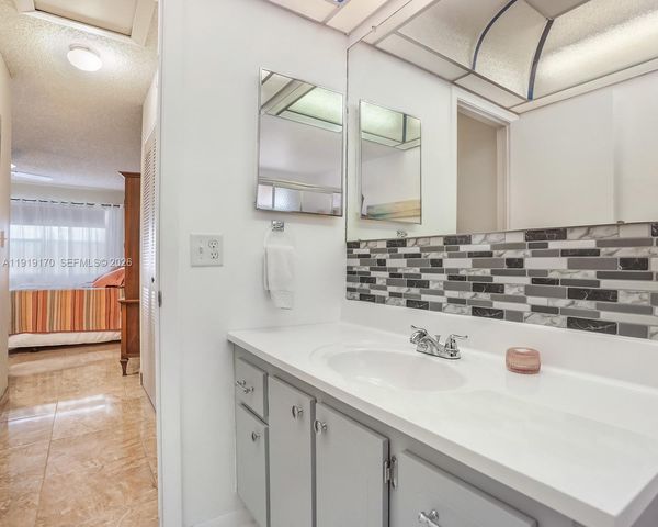 9401 Sunrise Lakes Boulevard 302, Sunrise, FL 33322