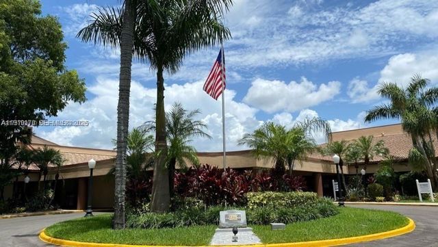 9401 Sunrise Lakes Boulevard 302, Sunrise, FL 33322