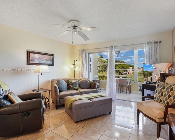 9401 Sunrise Lakes Boulevard 302, Sunrise, FL 33322