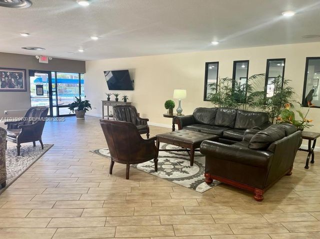 9401 Sunrise Lakes Boulevard 302, Sunrise, FL 33322