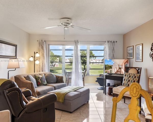 9401 Sunrise Lakes Boulevard 302, Sunrise, FL 33322