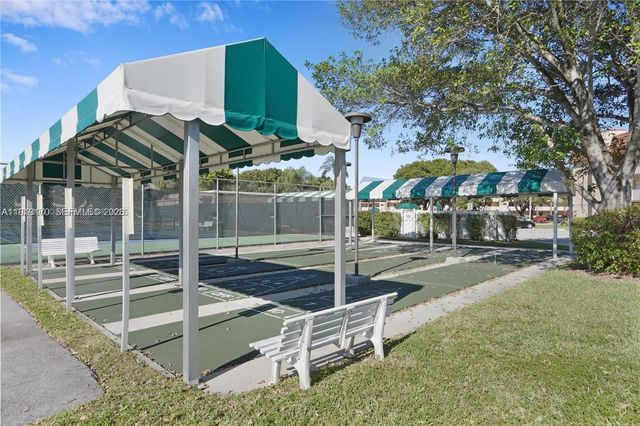 9401 Sunrise Lakes Boulevard 302, Sunrise, FL 33322