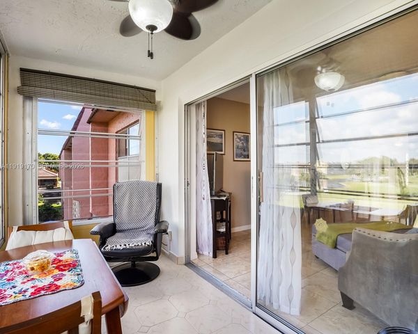 9401 Sunrise Lakes Boulevard 302, Sunrise, FL 33322